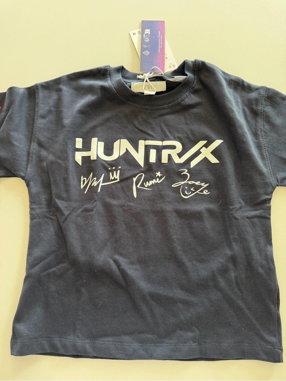 Zara girls Tee in black K-Pop Demon Hunters